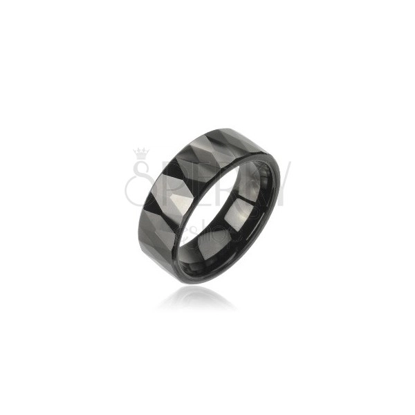 Tungstenový prsteň so vzorom brúsených čiernych kosoštvorcov