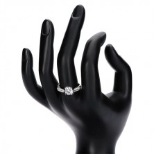 Zásnubný prsteň, striebro 925, zdobené ramená, číry vyvýšený zirkón