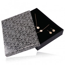 Čierna darčeková krabička na náhrdelník alebo set - biely ornament, hladký povrch
