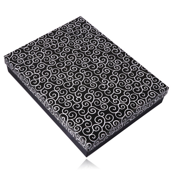 Čierna darčeková krabička na náhrdelník alebo set - biely ornament, hladký povrch