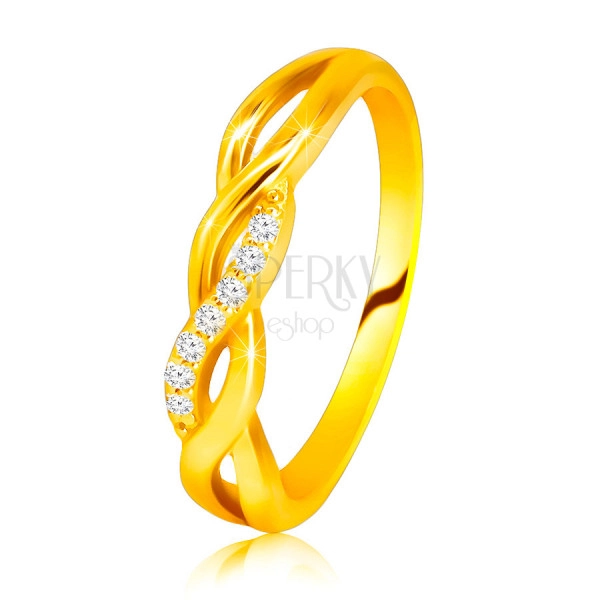 Lesklý prsteň zo 14K žltého zlata - prepletené vlnky, briliantová línia