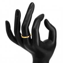 Diamantový prsteň zo žltého 585 zlata - lesklé ramená, tri ligotavé brilianty 