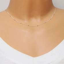 Strieborný 925 náhrdelník - retiazka z malých okrúhlych očiek, lesklé guličky